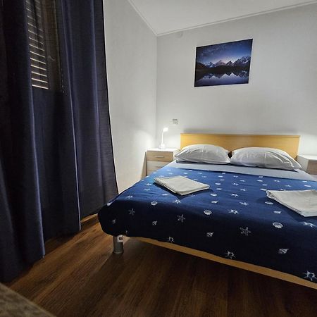 Modern Apartment Nikola In A Quiet Area Каштел-Стари Экстерьер фото