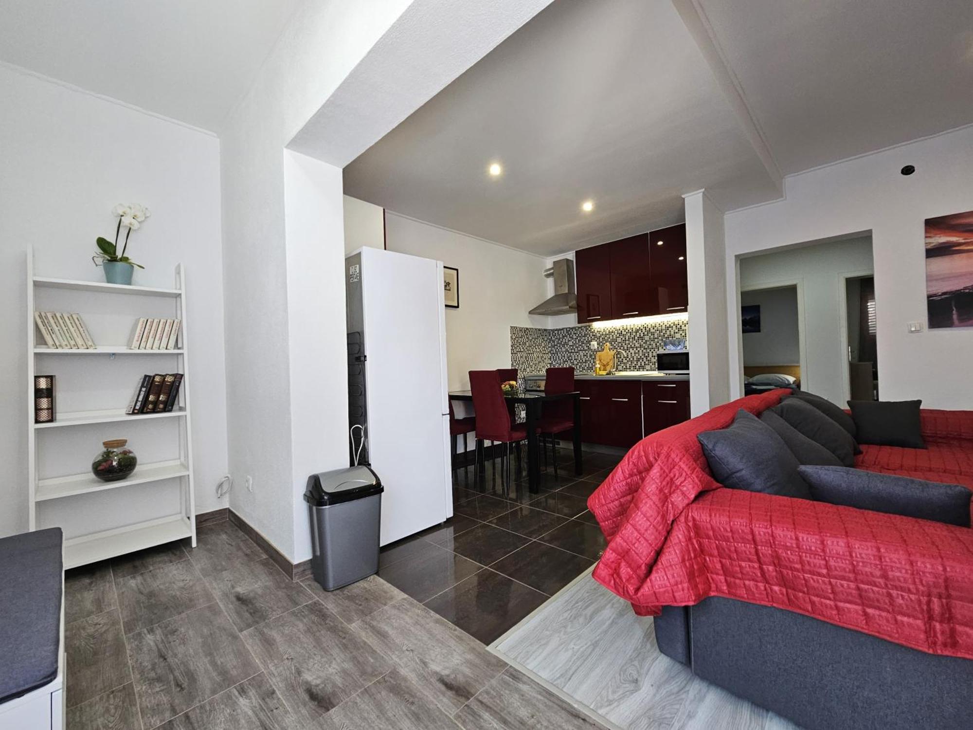 Modern Apartment Nikola In A Quiet Area Каштел-Стари Экстерьер фото